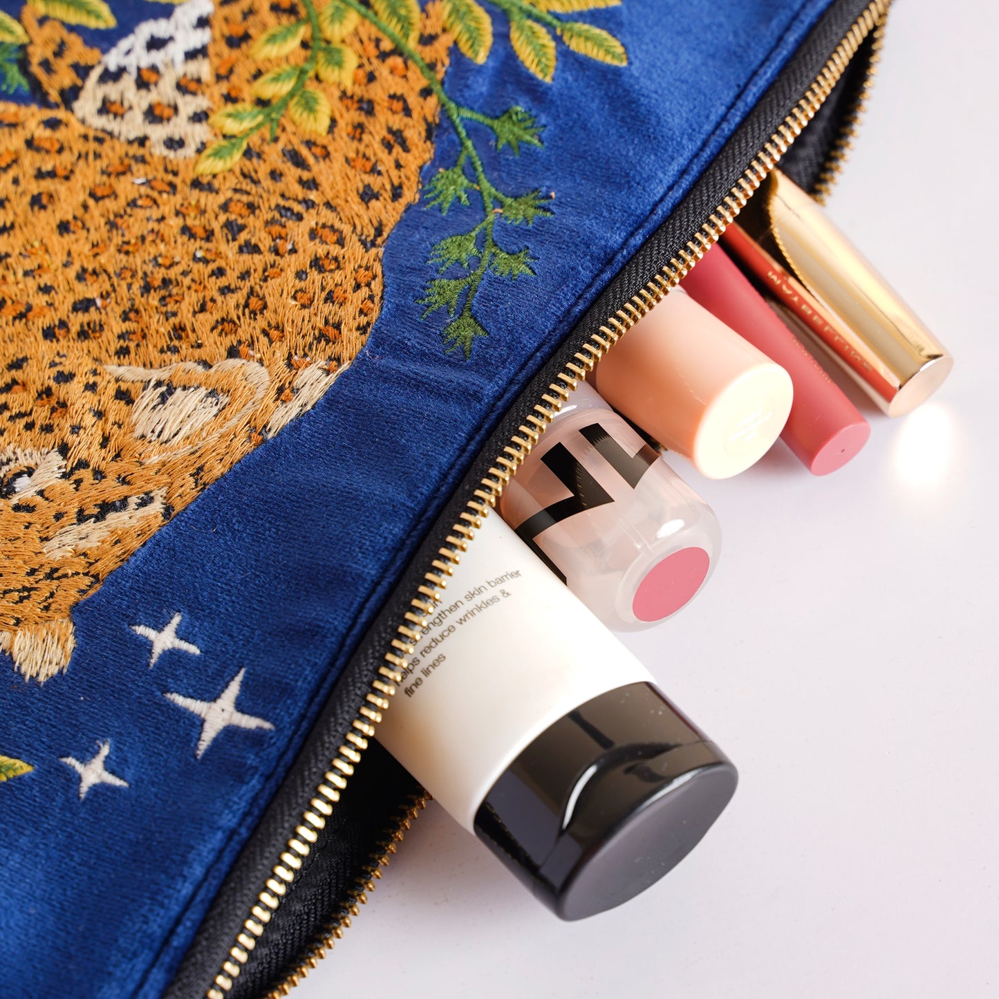 Everyday Pouch Leopard’s Grace Blue