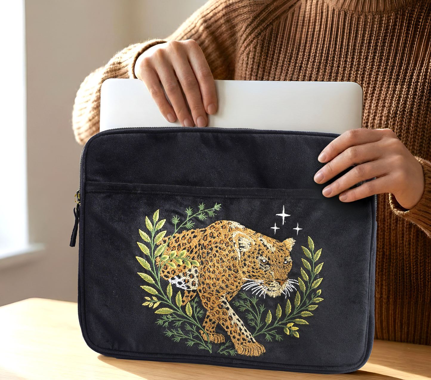 Laptop Sleeve Leopard’s Grace Black