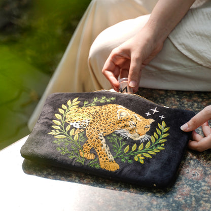 Everyday Pouch Leopard’s Grace Black
