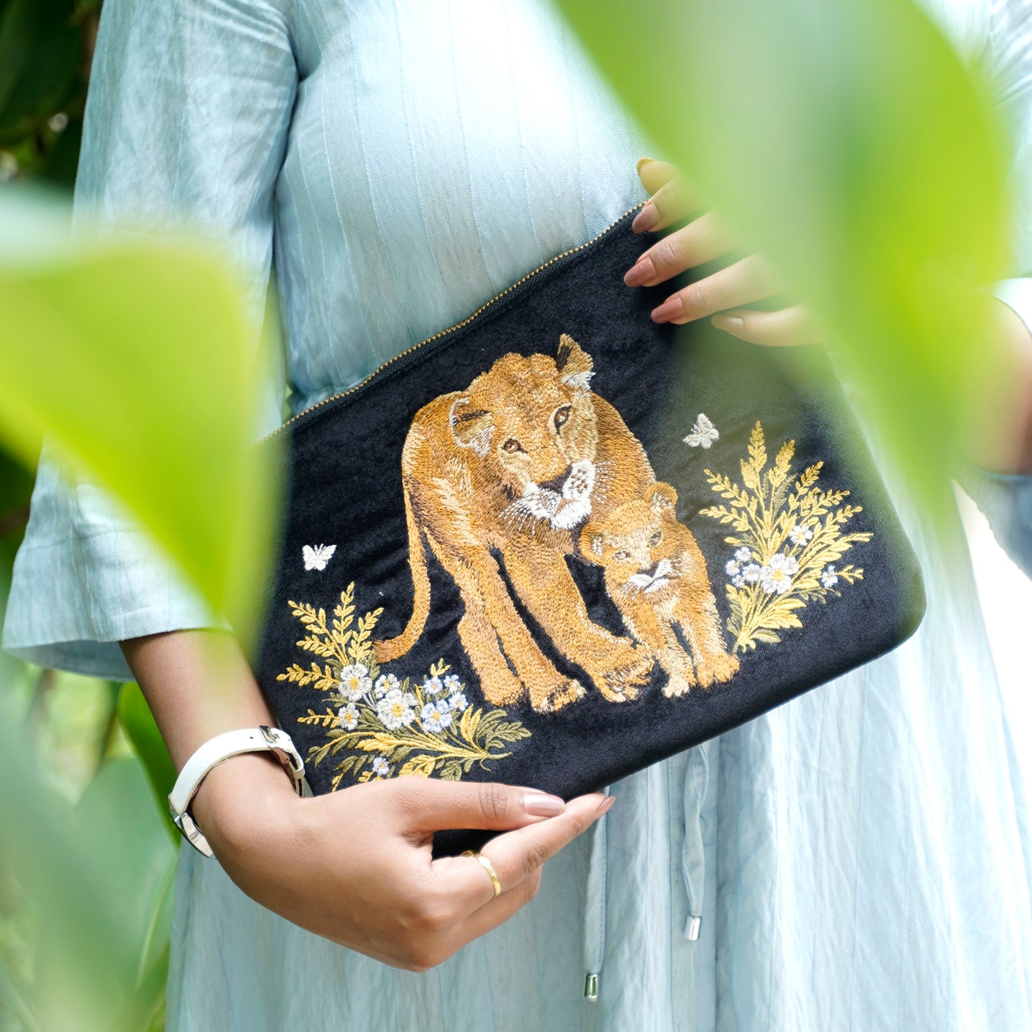 Everyday Pouch Lion's Legacy Savannah Black