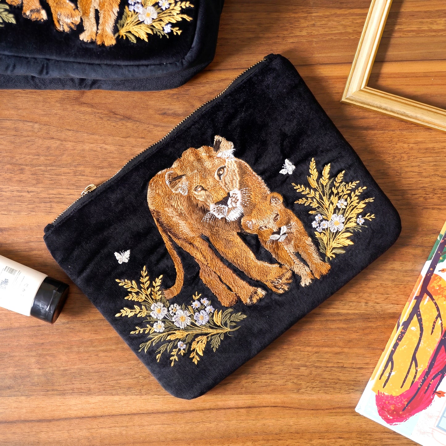Everyday Pouch Lion's Legacy Savannah Black