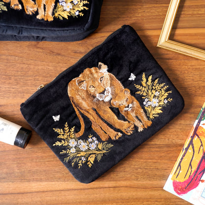 Everyday Pouch Lion's Legacy Savannah Black