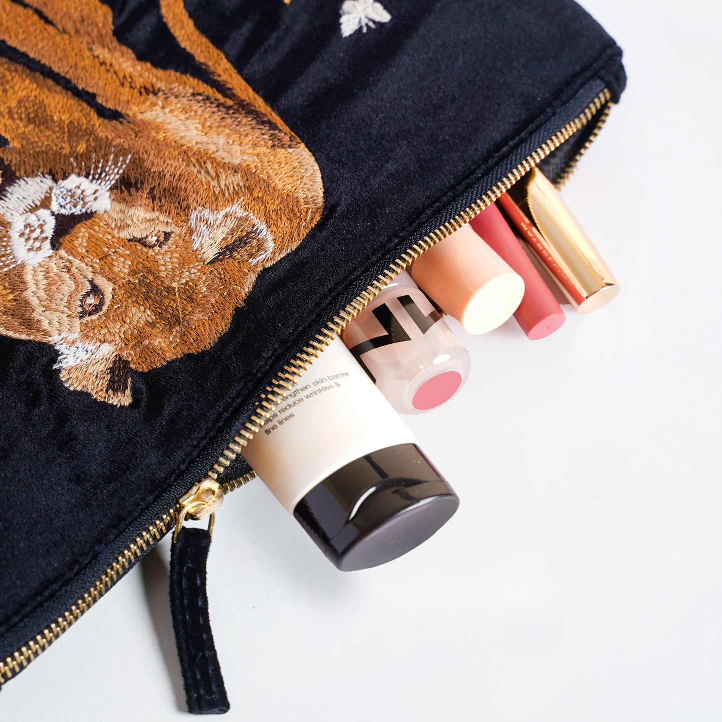 Everyday Pouch Lion's Legacy Savannah Black