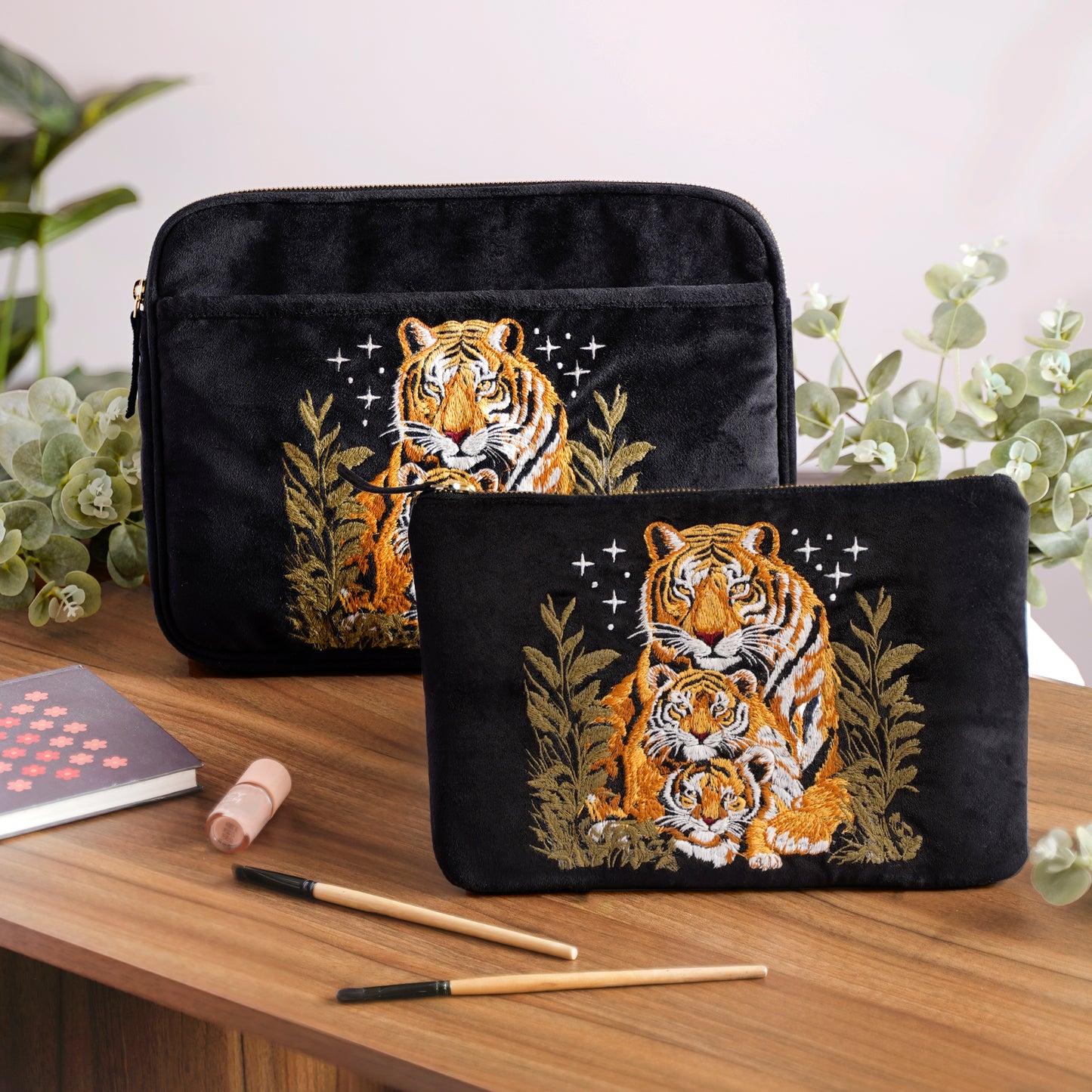 Wild Grace Set Majestic Tigers Black Laptop Sleeve & Everyday Pouch