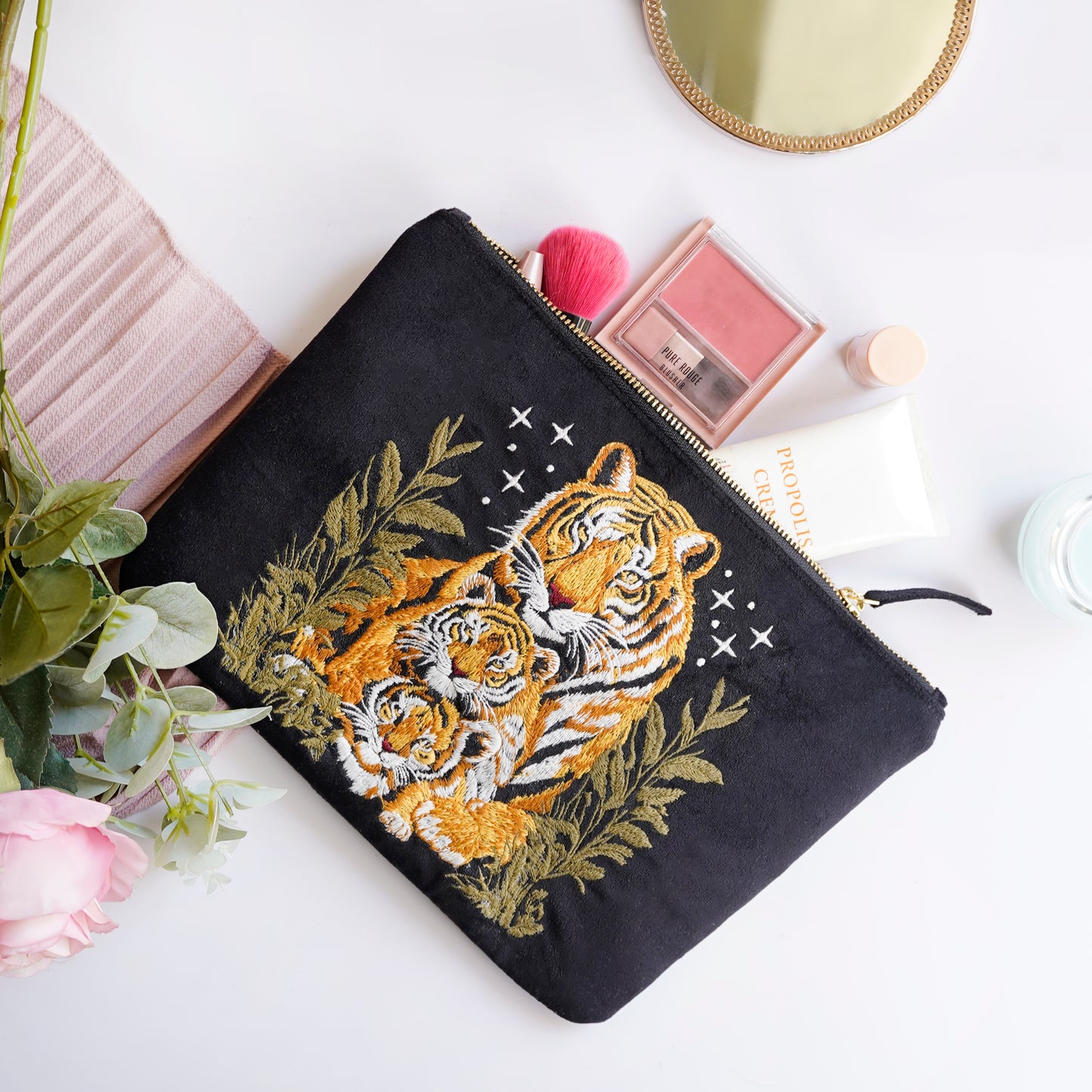 Everyday Pouch Majestic Tigers Black