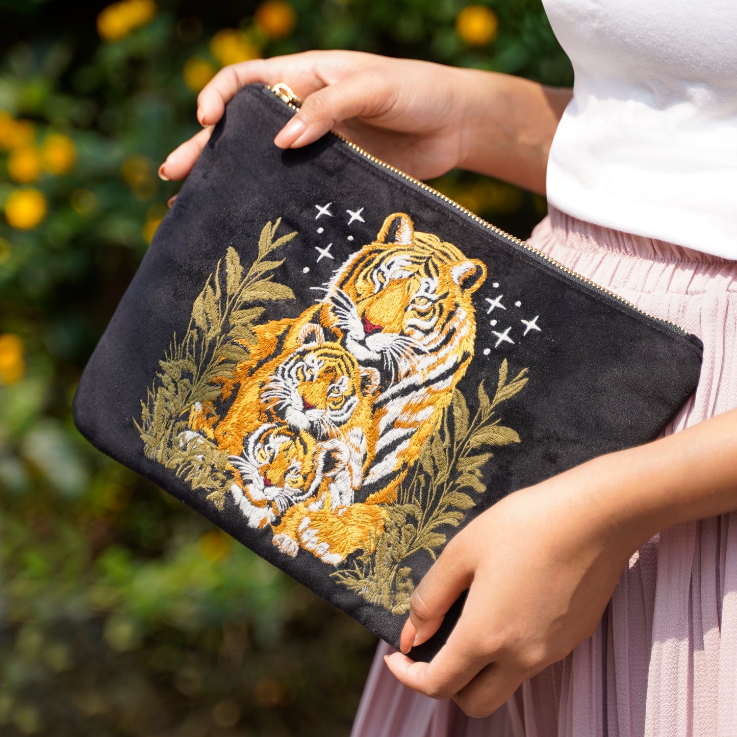 Everyday Pouch Majestic Tigers Black