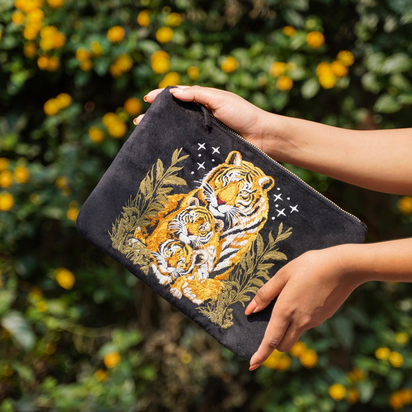 Everyday Pouch Majestic Tigers Black
